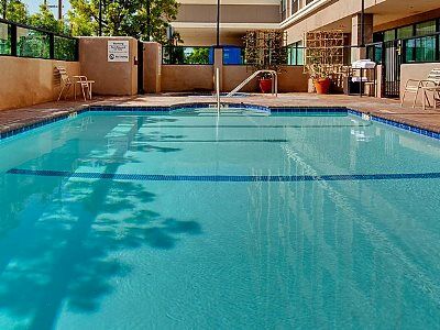 Express Angeles Lax Airport By Ihg Hotel 3*