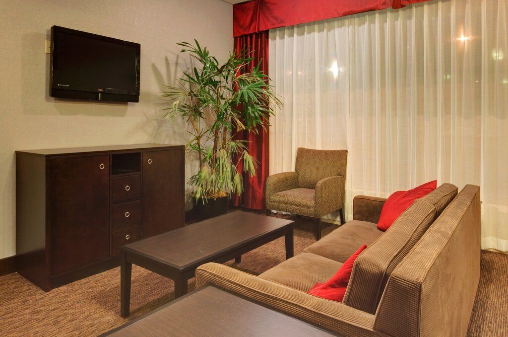 Express Angeles Lax Airport By Ihg Hotel 3*
