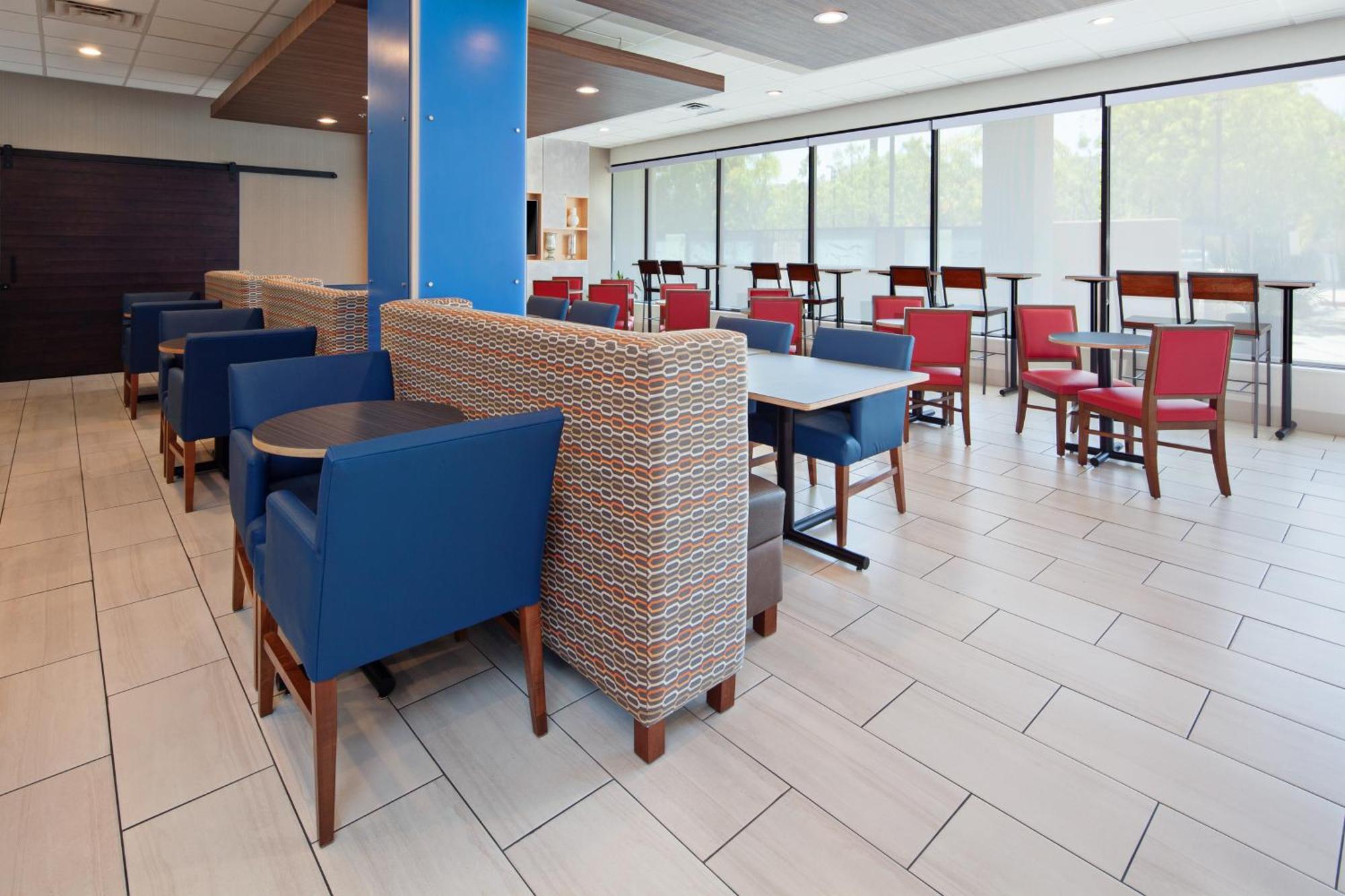 Express Angeles Lax Airport By Ihg 3* Los Angeles